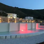 Villa Giardino Degli Allori, Manfredi With Pool *
